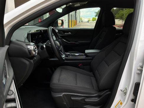 Used 2025 Chevrolet Equinox LT FWD image 10