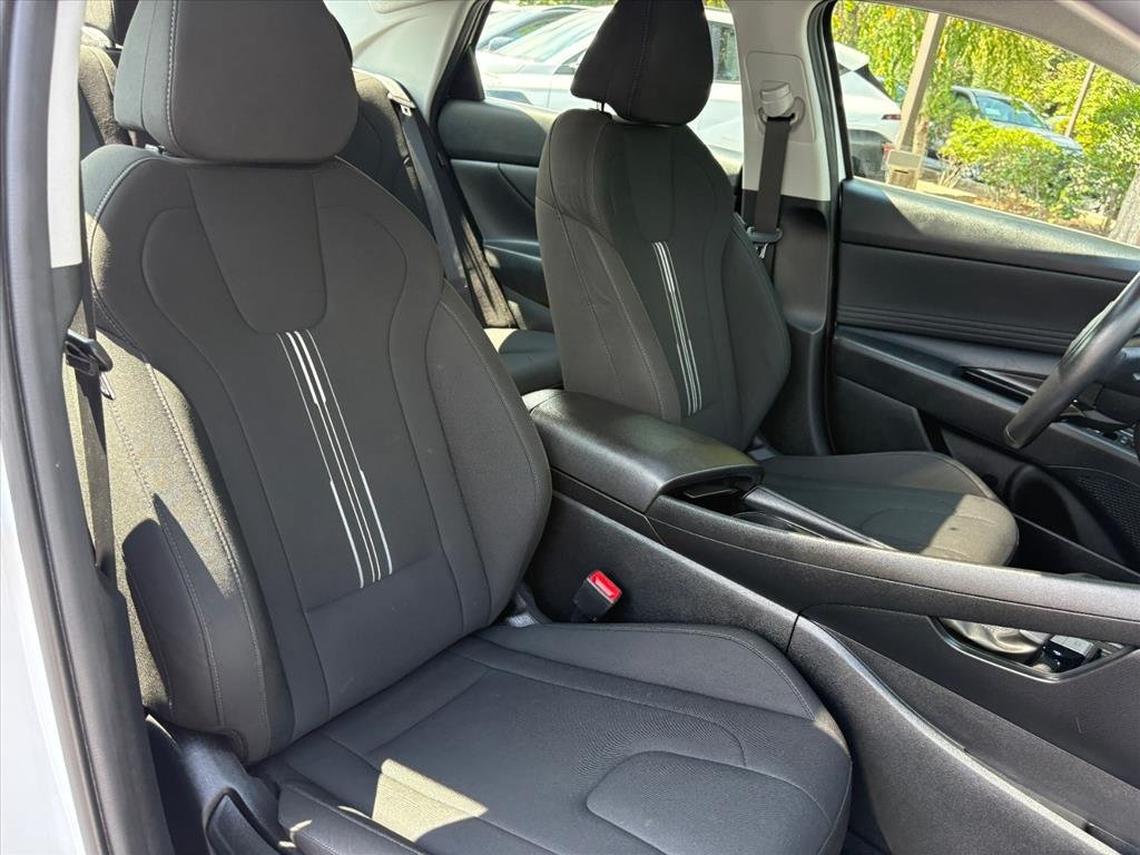 Certified 2025 Hyundai Elantra SEL FWD image 18