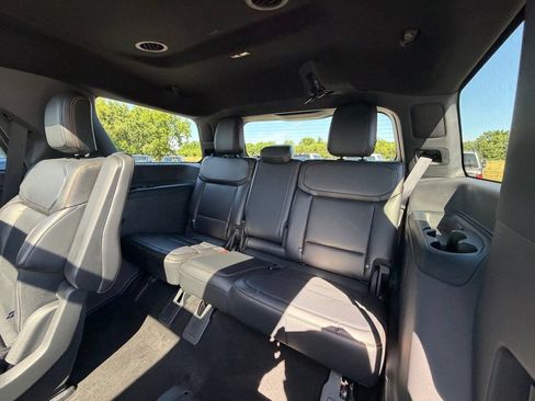 Used 2025 Ford Expedition Tremor AWD/4WD image 8