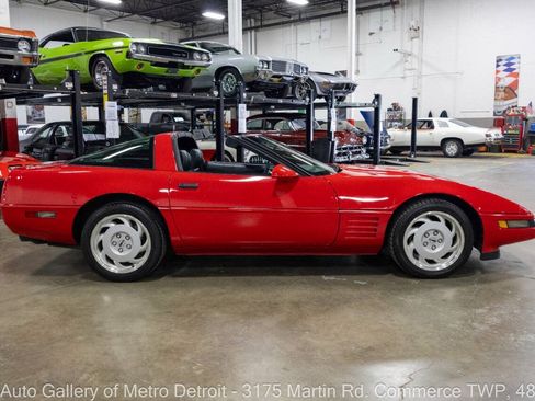 Used 1992 Chevrolet Corvette Coupe RWD image 9