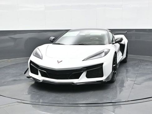 New 2026 Chevrolet Corvette Z06 w/ Z07 Performance Package RWD image 2