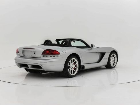 Used 2004 Dodge Viper SRT-10 image 3