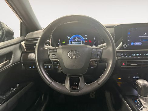 Used 2025 Toyota Camry SE w/ Convenience Package FWD image 13