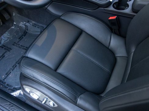 Certified 2025 Porsche Macan image 26