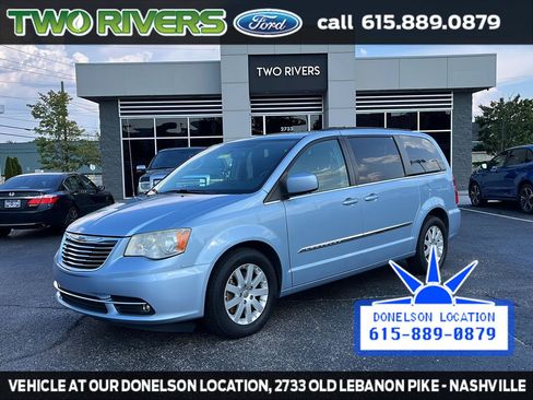 Used 2013 Chrysler Town & Country Touring FWD image 1