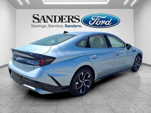 Used 2025 Hyundai Sonata SEL FWD image 2
