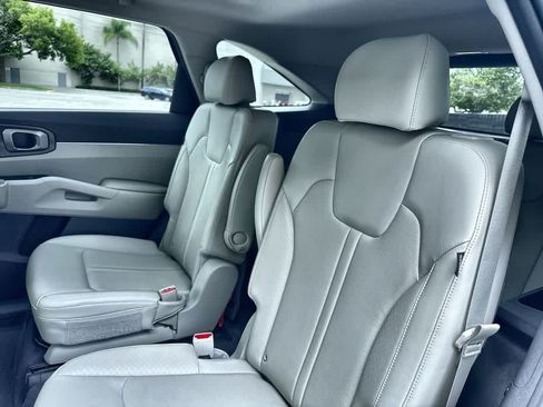 Certified 2025 Kia Sorento EX w/ Panoramic Sunroof Package FWD image 22