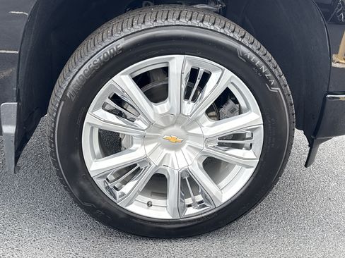 Used 2026 Chevrolet Silverado 1500 High Country w/ High Country Premium Package AWD/4WD image 13