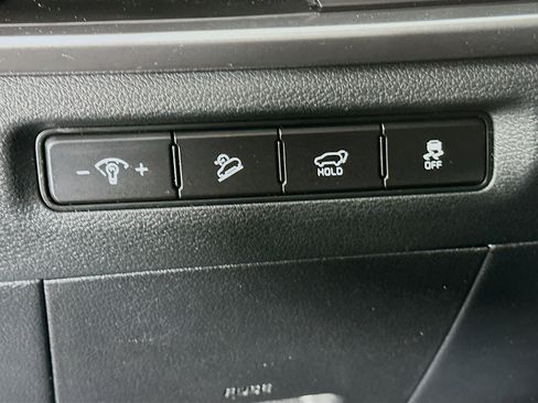Used 2025 Kia Telluride S FWD image 17