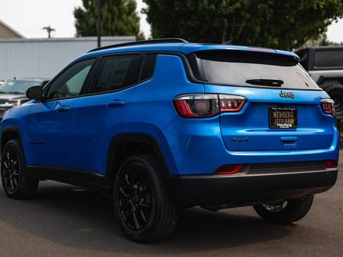 New 2025 Jeep Compass Latitude w/ Sun & Sound Group AWD/4WD image 9