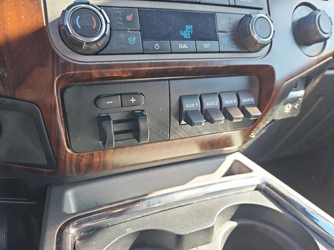 Used 2011 Ford F250 Lariat w/ Lariat Interior Pkg image 24