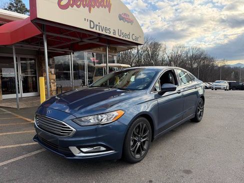 Used 2018 Ford Fusion SE w/ Equipment Group 201A image 1