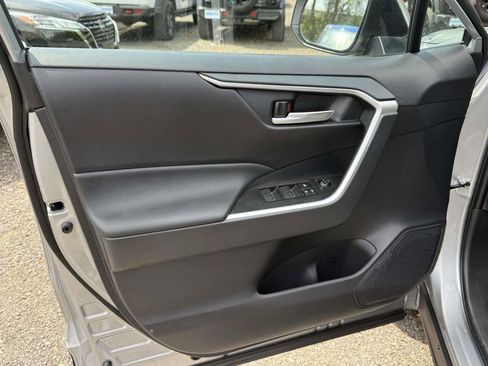Used 2025 Toyota RAV4 XLE w/ Convenience Package image 25