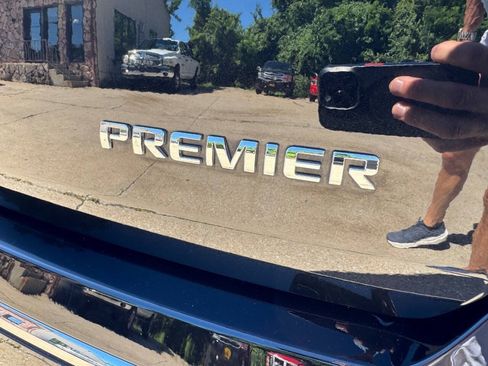 Used 2019 Chevrolet Traverse Premier w/ Driver Confidence II Package FWD image 10