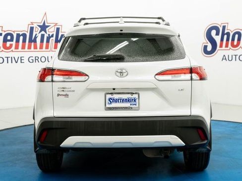 Used 2022 Toyota Corolla Cross LE image 6