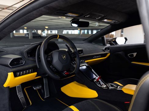 Used 2024 Lamborghini Huracan Tecnica image 6