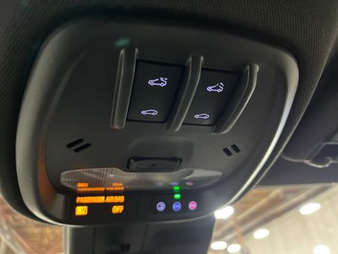 Used 2025 Chevrolet Trax RS w/ Sunroof Package image 17