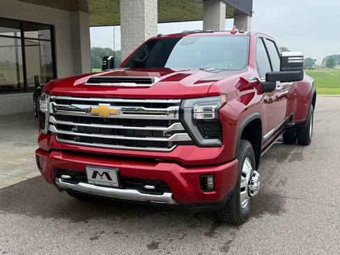 Used 2025 Chevrolet Silverado 3500 High Country w/ High Country Premium Package AWD/4WD image 18