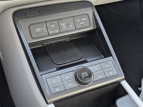 Used 2024 Hyundai Kona Limited FWD image 19