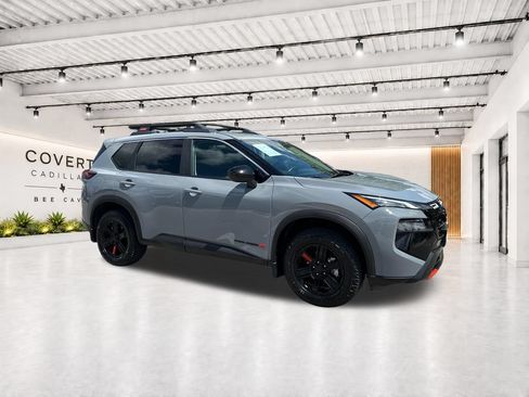 Used 2025 Nissan Rogue SV AWD/4WD image 16