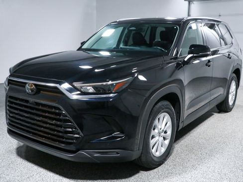 Used 2025 Toyota Grand Highlander AWD image 33