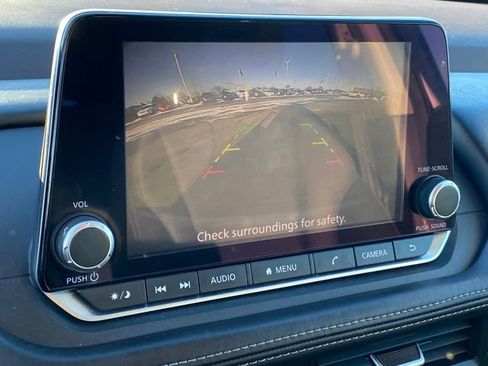 Used 2022 Nissan Rogue S image 10