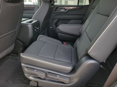New 2026 GMC Yukon Elevation w/ Elevation Premium Package AWD/4WD image 7