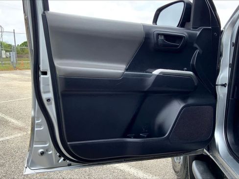 Used 2020 Toyota Tacoma SR5 w/ SR5 Appearance Package (SM) image 21