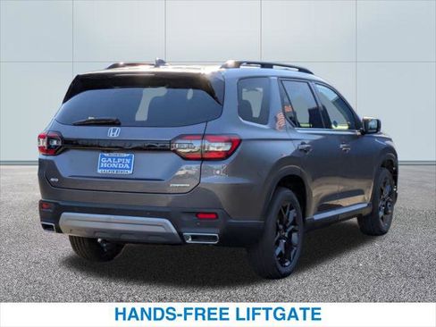 New 2025 Honda Pilot Touring image 7