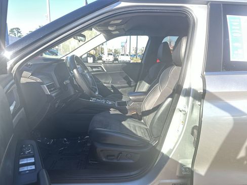 Used 2024 Mitsubishi Outlander SE image 19