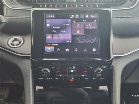 Used 2024 Jeep Grand Cherokee L Altitude AWD/4WD image 14