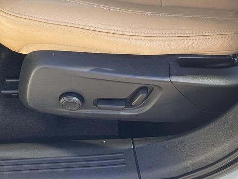 Used 2019 Volvo XC40 T4 Inscription FWD image 18