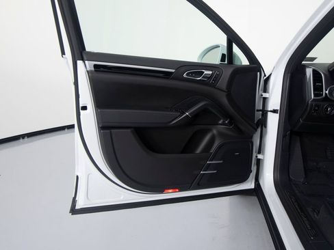 Certified 2017 Porsche Cayenne AWD/4WD image 19