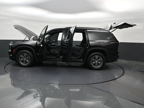 Used 2025 Chevrolet Traverse LT w/ Driver Confidence Package FWD image 35