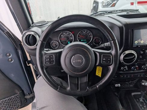 Used 2017 Jeep Wrangler Unlimited Sahara w/ Connectivity Group image 11