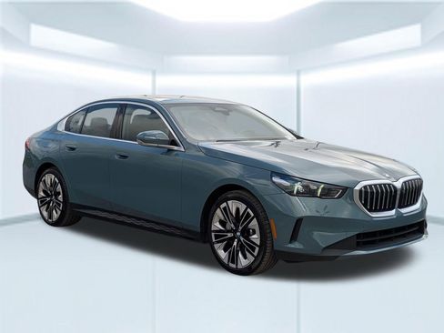 Used 2024 BMW 530i w/ Premium Package image 3