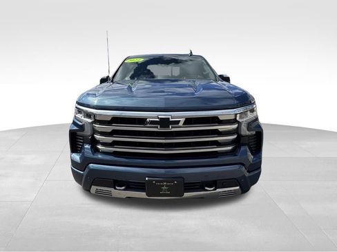 Used 2024 Chevrolet Silverado 1500 High Country w/ High Country Premium Package AWD/4WD image 3