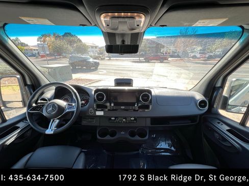 Used 2025 Mercedes-Benz Sprinter 3500 image 9