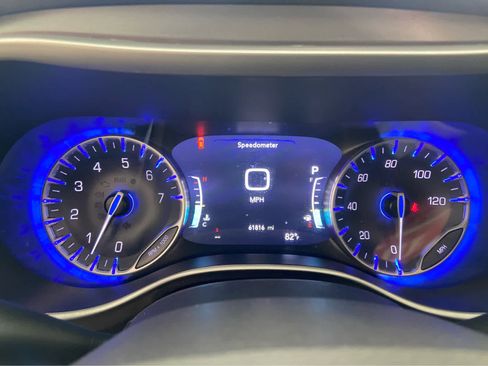 Used 2024 Chrysler Pacifica Touring-L FWD image 26