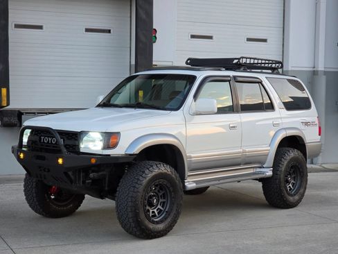 Used 1999 Toyota 4Runner Limited w/ Upgrade Value Pkg 5 AWD/4WD image 4