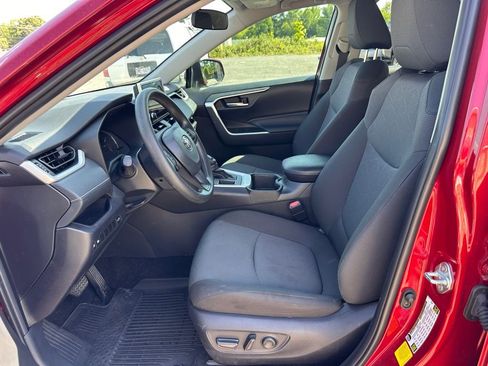 Used 2024 Toyota RAV4 XLE w/ Convenience Package FWD image 12