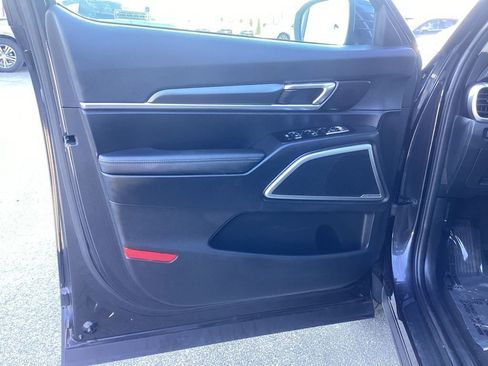 Certified 2025 Kia Telluride S FWD image 12