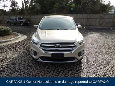 Used 2017 Ford Escape SE image 2
