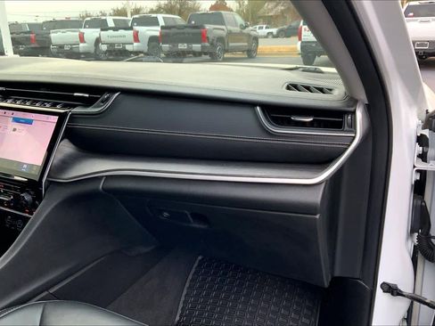 Used 2022 Jeep Grand Cherokee L Limited image 19