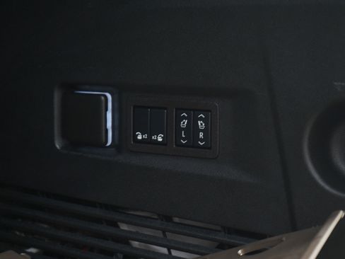 Used 2025 GMC Yukon Denali Ultimate w/ LPO, Floor Liner Package image 13