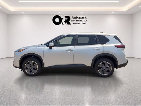 Used 2025 Nissan Rogue SV FWD image 3