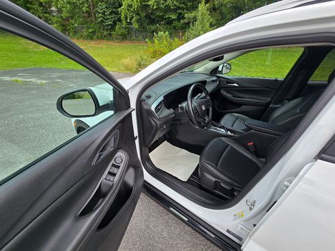 Used 2024 Buick Encore GX Sport Touring FWD image 10