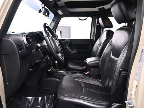 Used 2018 Jeep Wrangler Unlimited Sahara AWD/4WD image 14