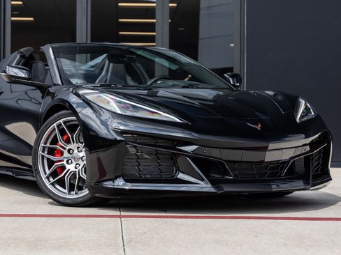 Used 2023 Chevrolet Corvette Z06 w/ Battery Protection Package image 5