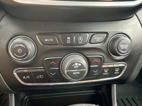 Used 2021 Jeep Cherokee Limited AWD/4WD image 25